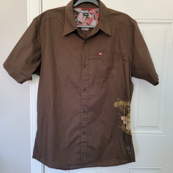 Quicksilver Mens Short Sleeve Button Down Shirt Brown Logo Graphics Size Large - Picture 1 of 11
